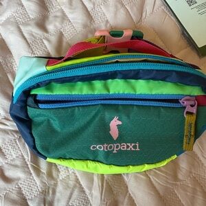 Cotopaxi Del Día Hip Pack with Multicolor Design